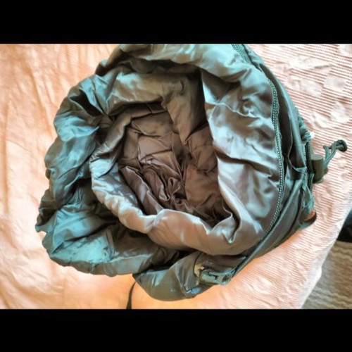 Sleeping Bag Survivor Military like new with carrying case