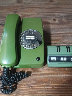 Old telephone with vintage calendar