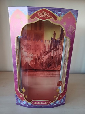 Esmeralda Disney Store Limited Edition Doll Box like new