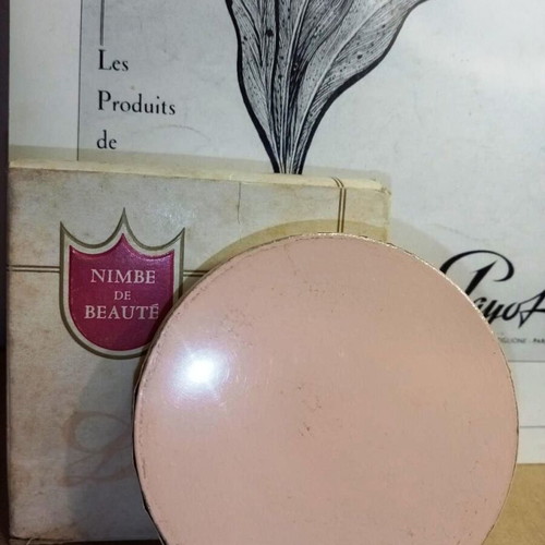 Vintage Nimbe De Beaute powder box like new, collectible