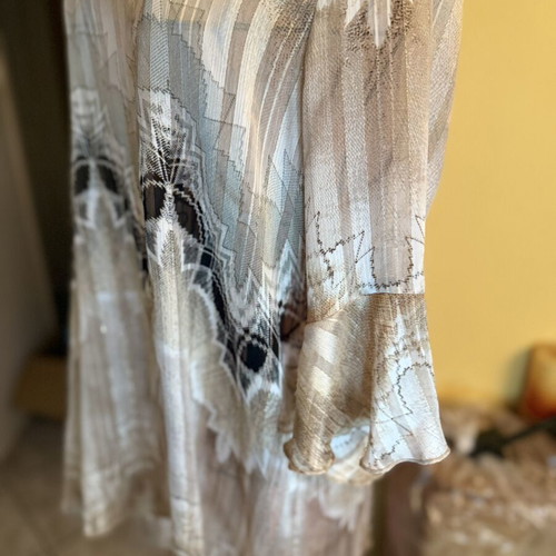 Lightweight blouse with geometric print like new, size M