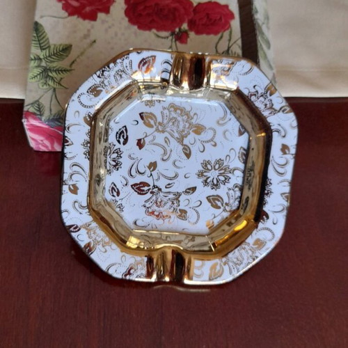 Ash tray new, ceramic, gold and white colors