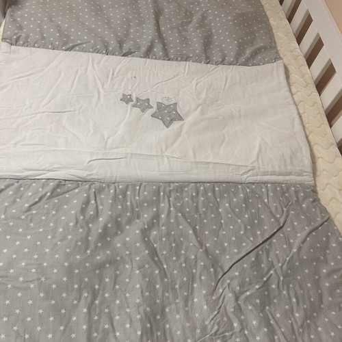 Children's quilt used, gray and white with stars, 135x85 cm