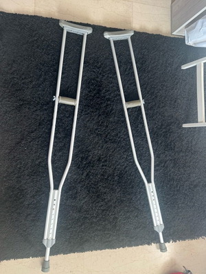 Aluminum crutches large like new