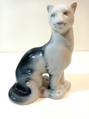 Polonne handmade porcelain panther figure like new