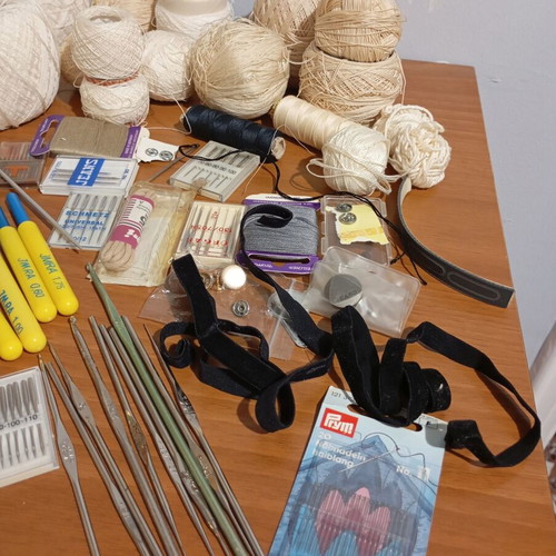 Sewing and embroidery supplies used, complete set