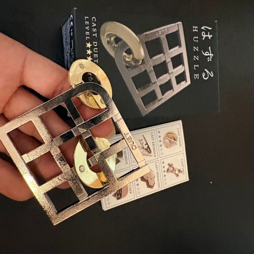 Huzzle Cast Duet metal puzzle Level 3 Hanayama brain teaser