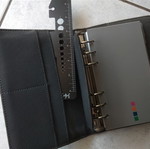 Σημειωματάριο Carven καινούργιο με ανάγλυφη υφή και κούμπωμα