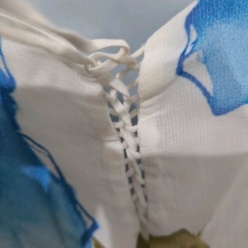 Miracle women's blouse like new, white with blue flowers, size Large