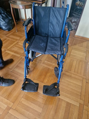 Αναπηρικό αμαξίδιο.