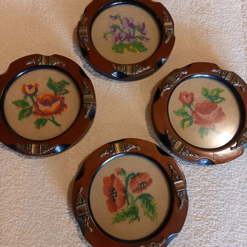 Set of 4 vintage decorative ashtrays with handmade embroidery