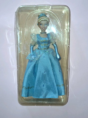 DeAgostini porcelain doll Cinderella new, height 18 cm