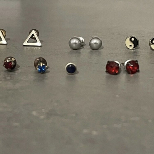 Set of 6 earrings like new, multicolored and gold-tone