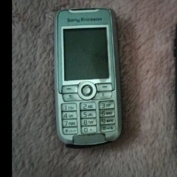 Old mobile phone used, no charger, unknown if working