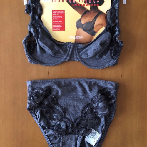 Marks & Spencer 32C grey underwear set