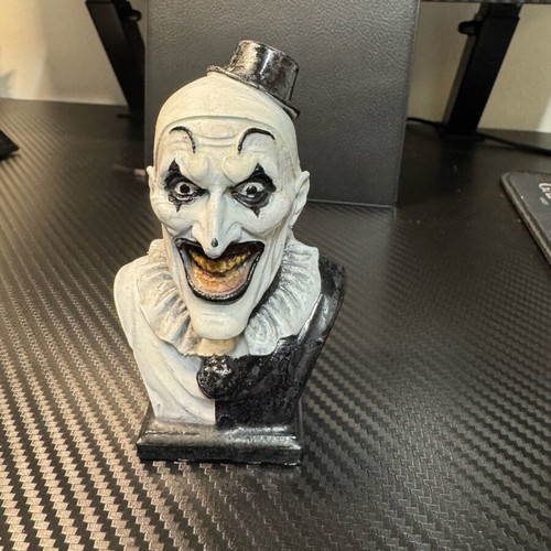 Terrifier Art the Clown Bust like new horror collectible