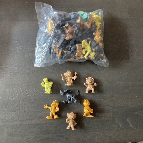 Rubber figures new, set of 35 pieces, 7 types of 5 each, 1987