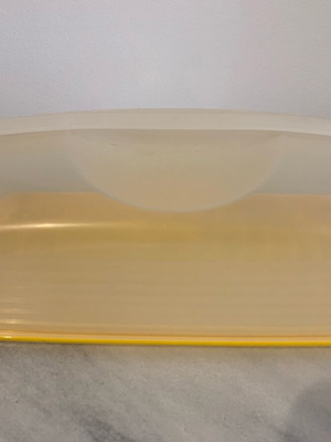 Tupperware cake and pie container new