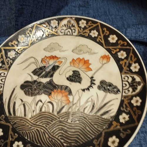 Hand-painted decorative plates used, set of 2 pieces