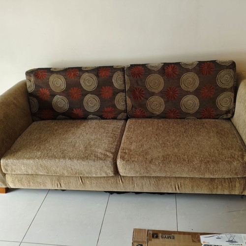 Three-seater sofa used with removable cushion fabrics and zipper issues