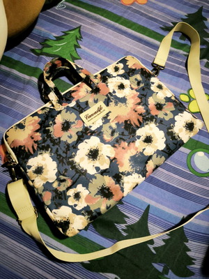 Θήκη Laptop Canvaslife 14–15" με floral σχέδιο και ιμάντα ώμου σε άριστη κατάσταση