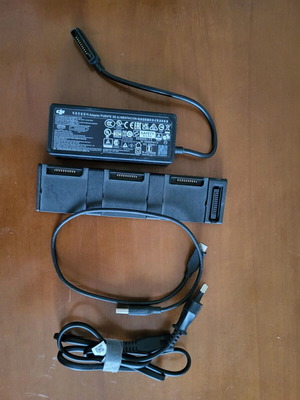 DJI Mavic Air 2 Battery Charger with Charging Hub like new