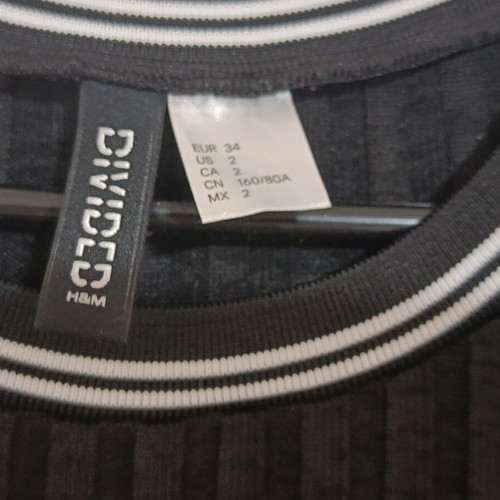 Black fitted dress with short sleeves and white details H&M like new
