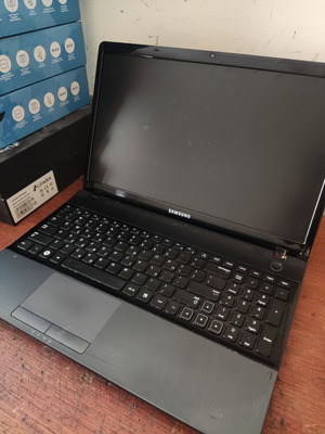 Laptop Samsung NP300E5C μεταχειρισμένο, χωρίς RAM και δίσκο
