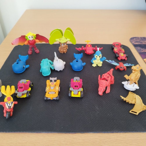 Kinder figures like new, assorted set