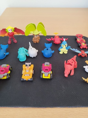Kinder figures like new, assorted set