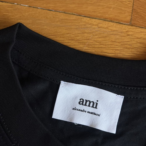 Ami Tee new, available in S and M, slim fit