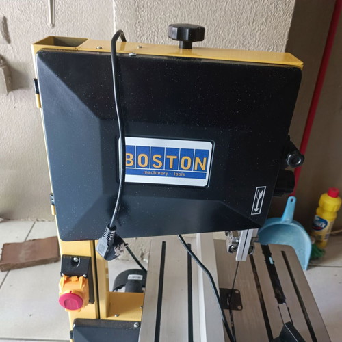 Boston 550W bandsaw like new, barely used
