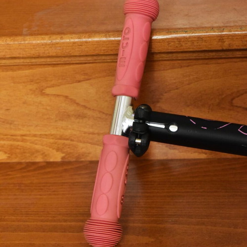 M-CRO Kids Scooter with Three Wheels in Pink Like New