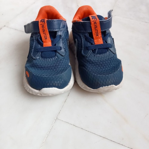 Αθλητικά παπούτσια Nike Revolution νούμερο 23.5 σαν καινούργια μπλε πορτοκαλί