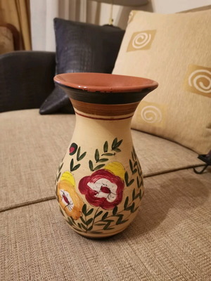 Ceramic vase with flowers in like new condition