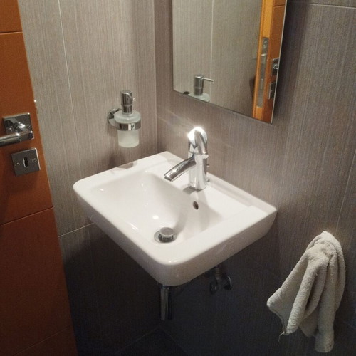Villeroy Subway sink 45 x 35 cm like new with inox siphon
