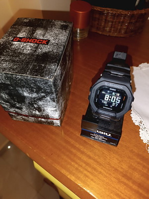 Casio G-Shock GBD 200-1 smart watch like new, black