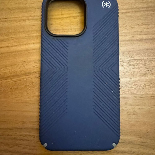 Speck case for iPhone 15 Pro Max like new, blue