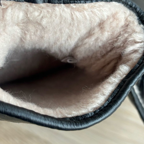 Black gloves new with fur lining men's one size