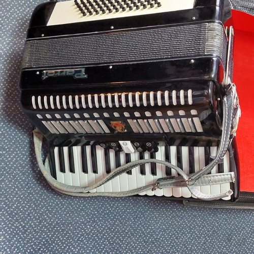 Parrot accordion