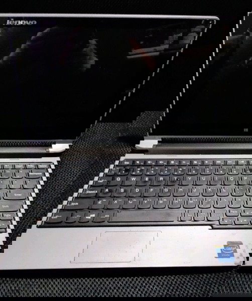 Lenovo ideapad flex 10 mini laptop Touch Screen Intel Celeron N2807 2GB Ram 120GB SSD Windows 10