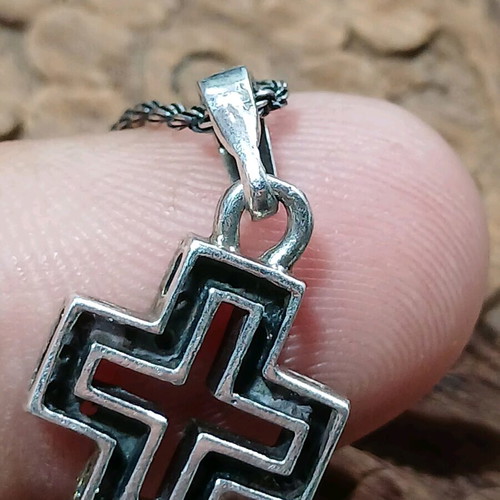 Silver cross with 925 chain used with missing stone