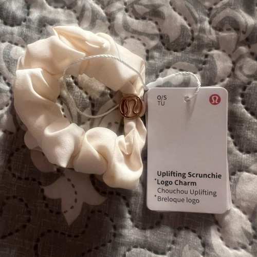 Lululemon scrunchies new
