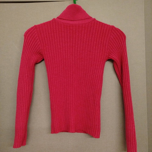 Fuchsia turtleneck sweater like new, size S