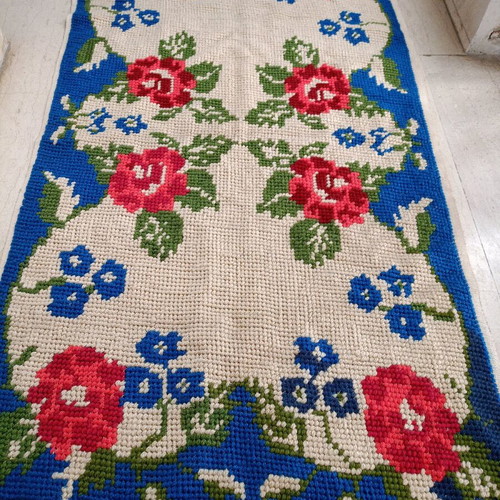Embroidered Metered Rug like new, 1.60 by 90