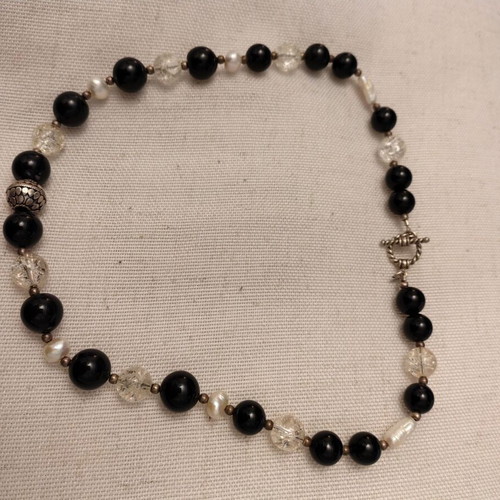 90s necklace like new with black and transparent beads and pearls