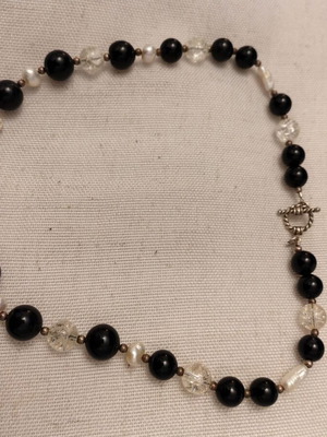 90s necklace like new with black and transparent beads and pearls