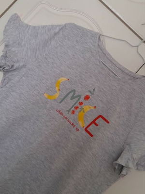 Esmara grey T-shirt Smile with ruffled sleeves, size L/XL