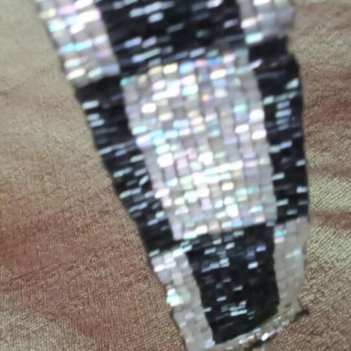 Bracelet with iridescent white and black glass beads, new
