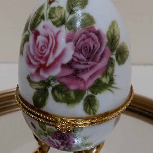 Limoges porcelain decorative eggs set of 3 like new